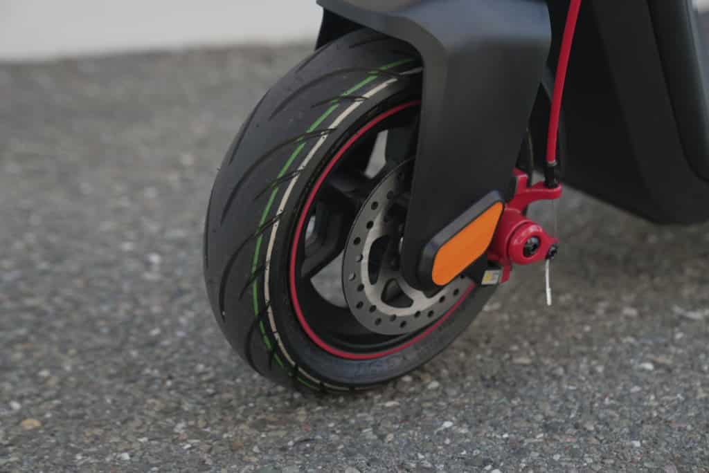 NIU KQi3 MAX Electric Scooter Front Disc Brake